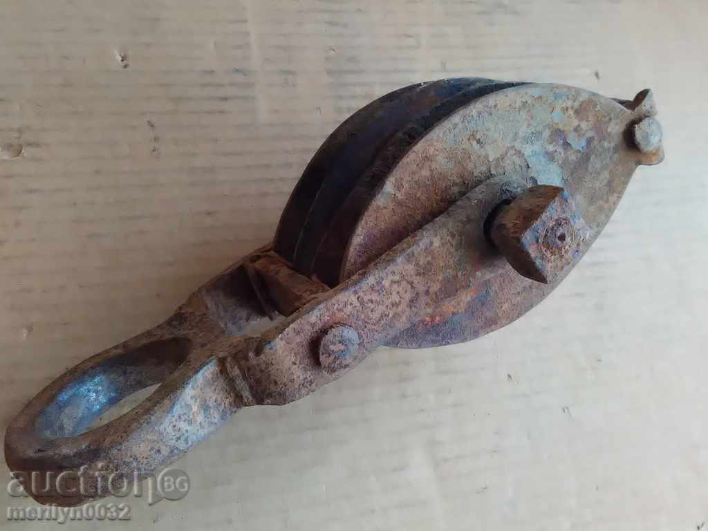 Old forged roller polisher wrought iron pulley reel - 7 Old forged roller polisher wrought iron pulley reel - 7