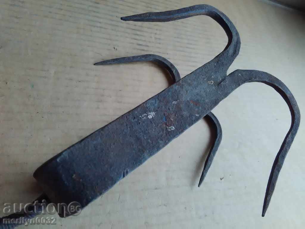 Παράδοση Αρχαία πλαστά άγκιστρο για εκδορά, τετραπλό άγκιστρο