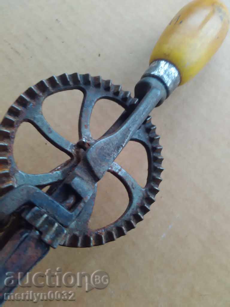 Hand mixer from the time of the Kingdom of Bulgaria with price 59.00 BGN | € 30.17