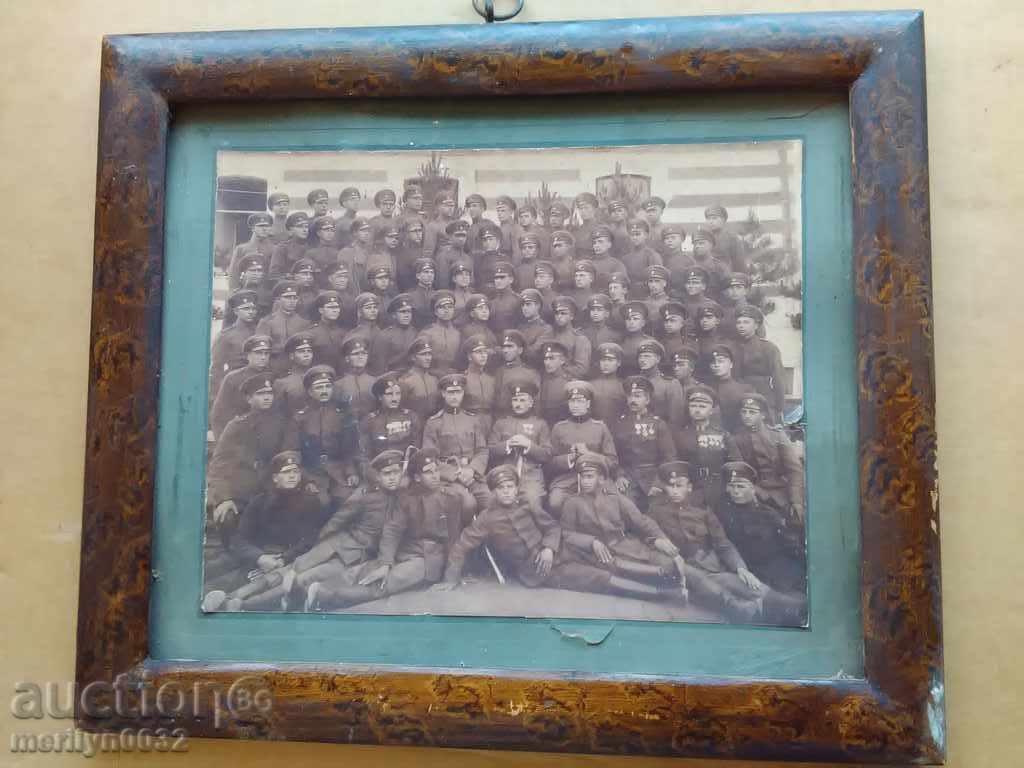 Стара снимка в рамка, фотография групов портрет на военни