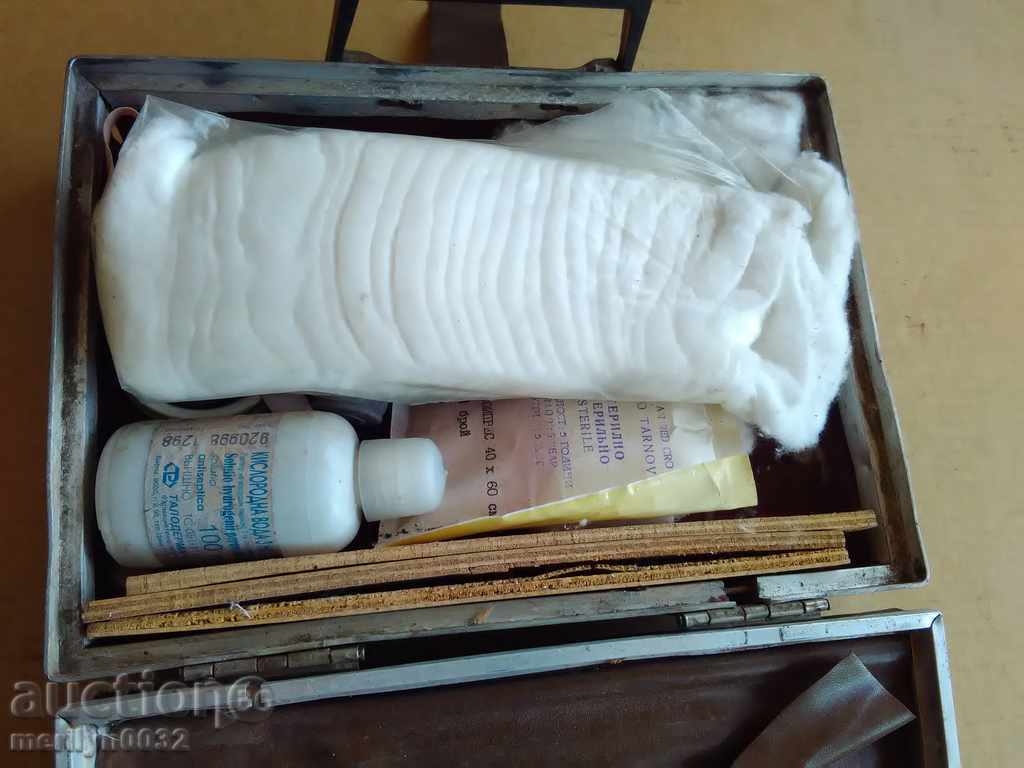 Old car first aid kit, bag, medication, Bulgaria's car - 5 Old car first aid kit, bag, medication, Bulgaria's car - 5