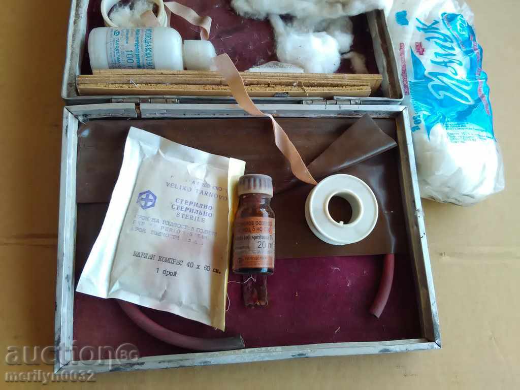Old car first aid kit, bag, medication, Bulgaria's car - 6 Old car first aid kit, bag, medication, Bulgaria's car - 6