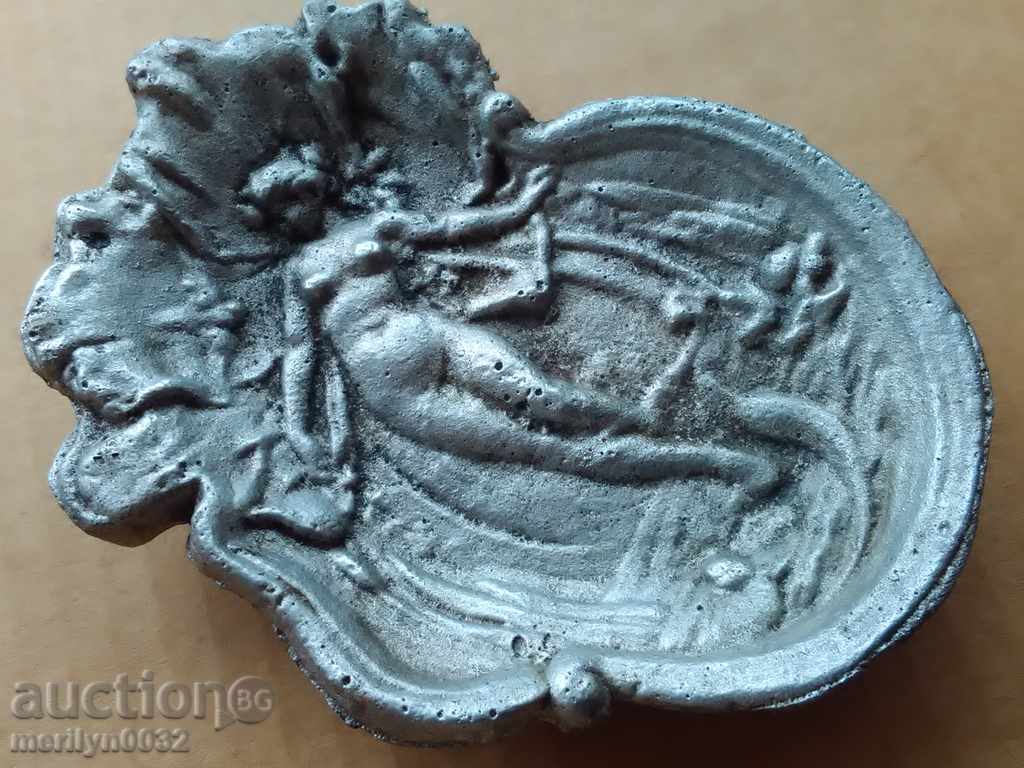 Παλιά τασάκι αλουμινίου σε art deco στυλ, τσιγάρων, πούρων
