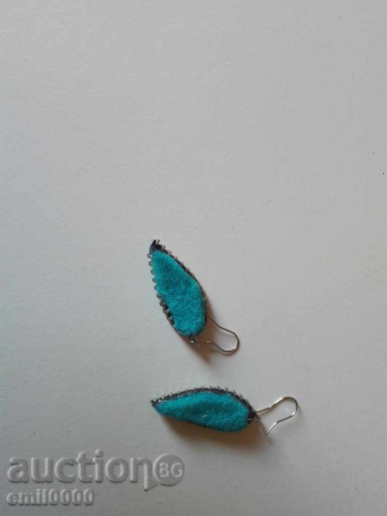 Old earrings. with price 2.99 BGN | € 1.53 Old earrings. with price 2.99 BGN | € 1.53