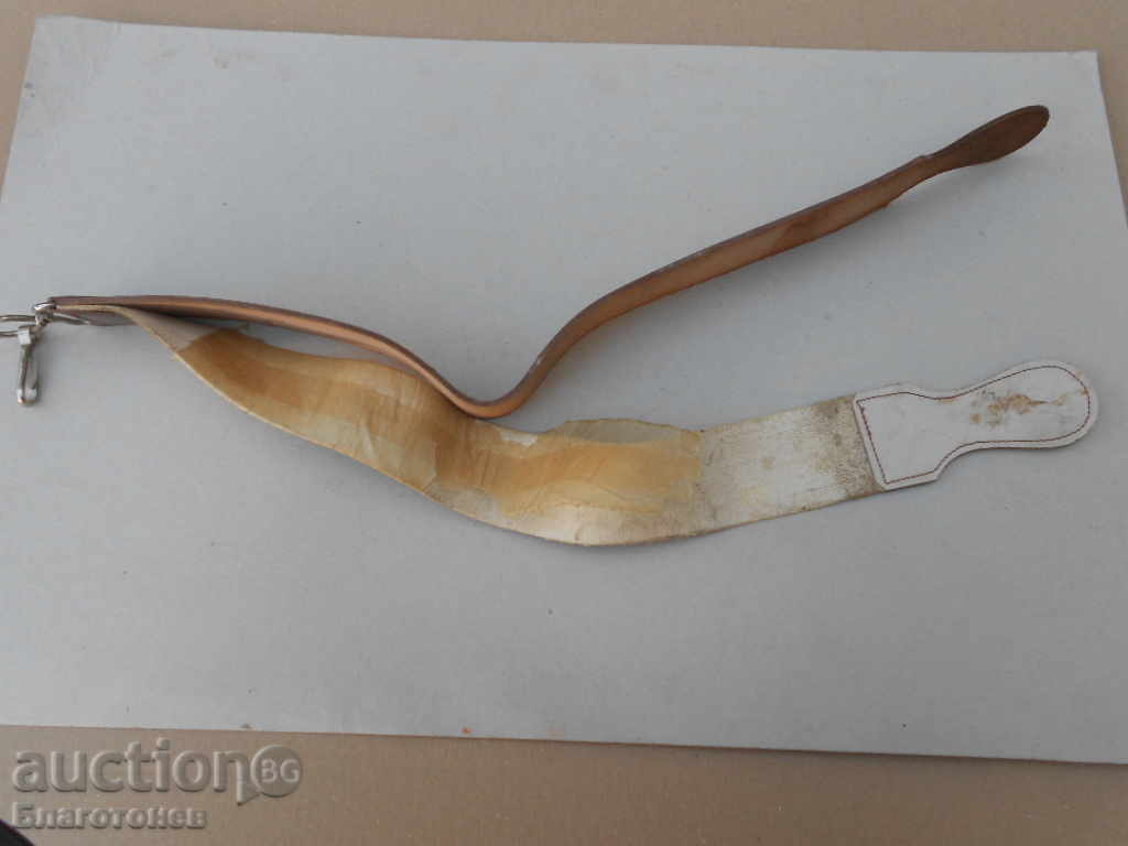 Бръснарски каиш CORNETA SOLINGEN с цена 100.00 лв. | € 51.13 Бръснарски каиш CORNETA SOLINGEN с цена 100.00 лв. | € 51.13