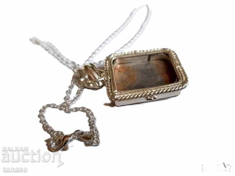 Necklace with natural jasper, medallion, pendant with price 25.00 BGN | € 12.78 Necklace with natural jasper, medallion, pendant with price 25.00 BGN | € 12.78