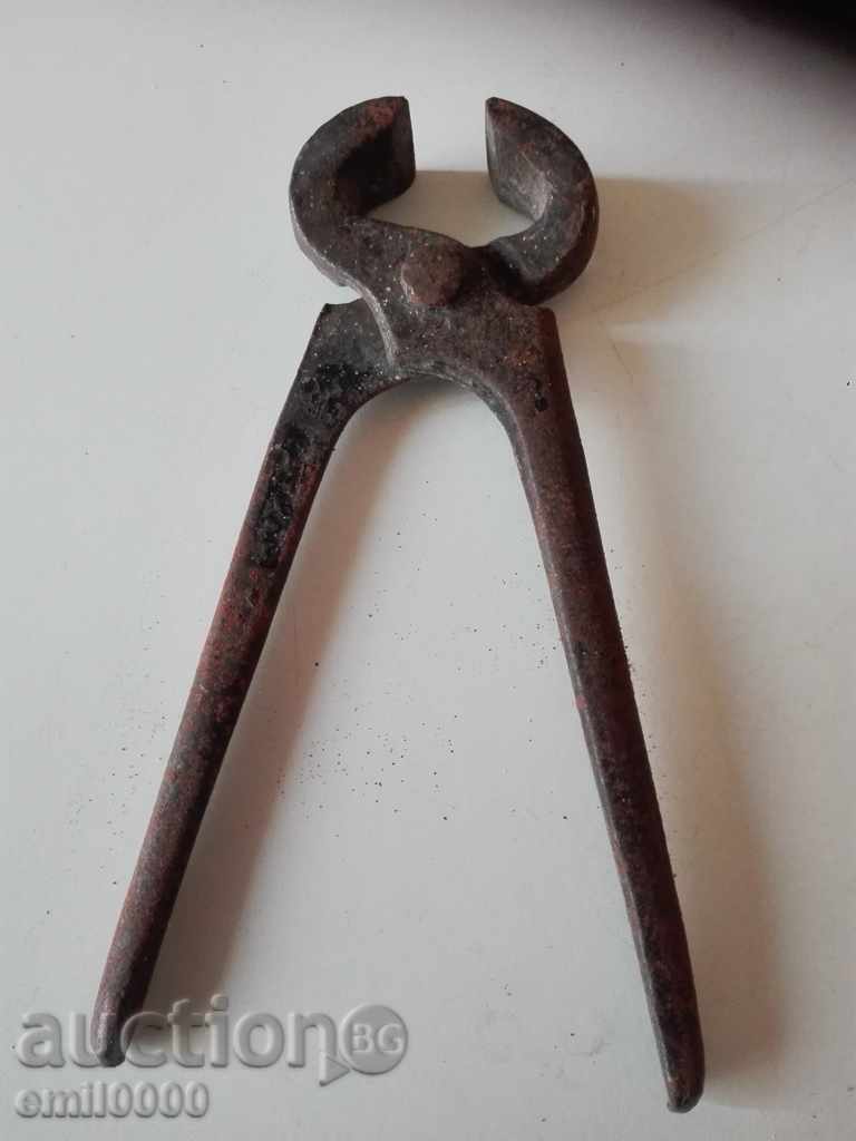 Old pliers. with price 4.99 BGN | € 2.55