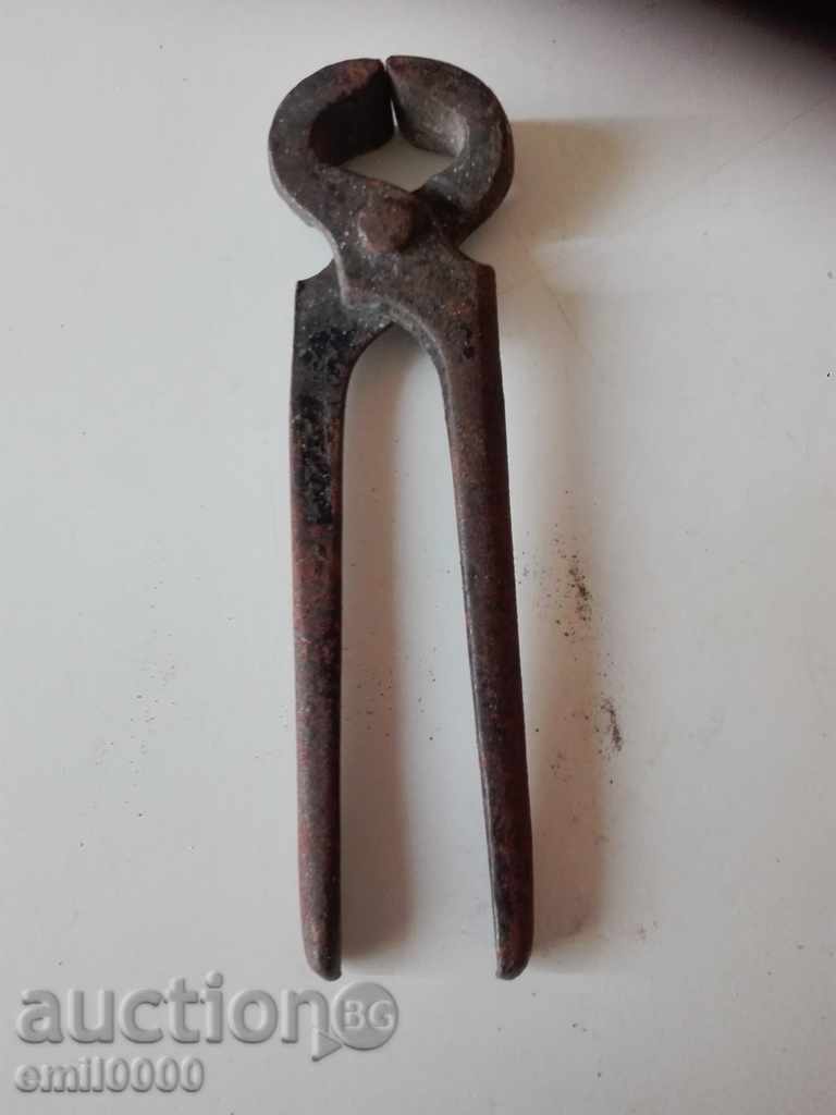 Auction  Old pliers.