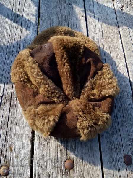 An old leather hat - 5