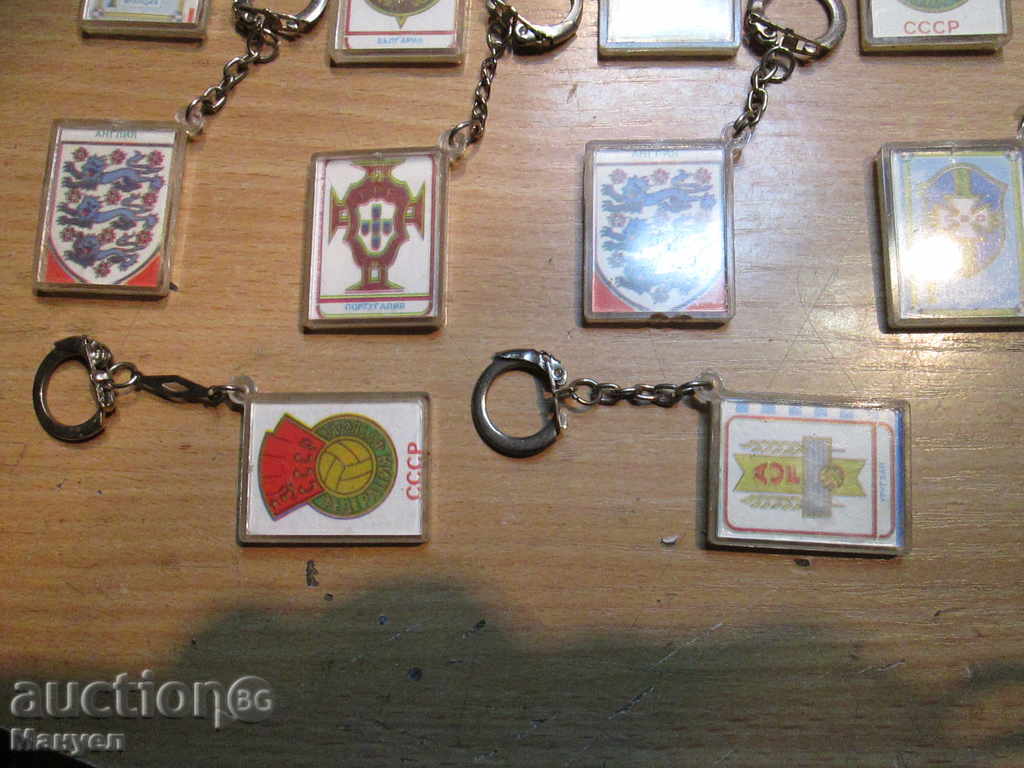 We sell 14 old keychains - Mexico 86 yrs .RRRRRR - 6 We sell 14 old keychains - Mexico 86 yrs .RRRRRR - 6