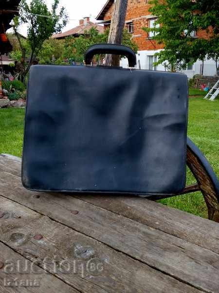 An old leather bag with price 14.00 BGN | € 7.16 An old leather bag with price 14.00 BGN | € 7.16