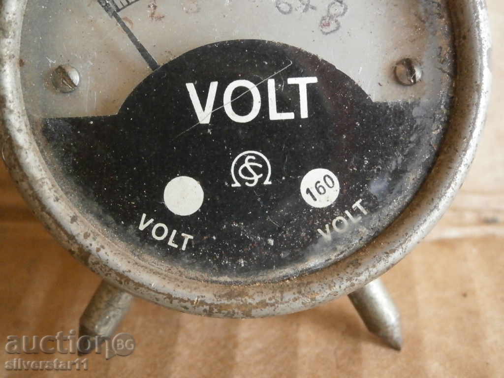 Auction an old voltmeter Auction an old voltmeter
