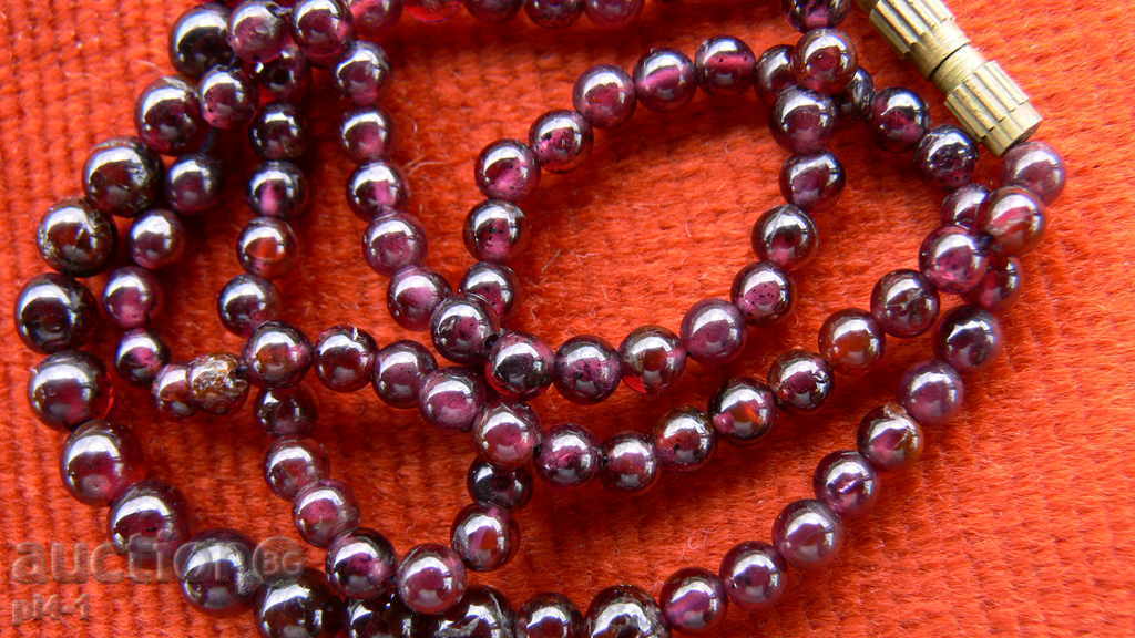 Auction  BEAUTIFUL COLLEGE WITH NATURAL STONES