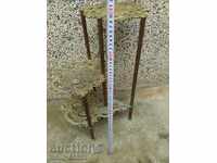 Veche masă din bronz cu aplicații, dantelată, suport, raft, etajeră