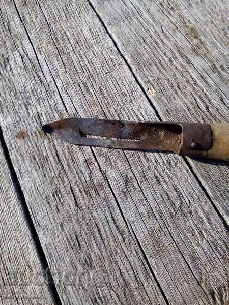 Old peeling tool, peeler with price 7.00 BGN | € 3.58 Old peeling tool, peeler with price 7.00 BGN | € 3.58