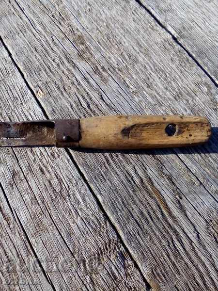 Auction Old peeling tool, peeler Auction Old peeling tool, peeler