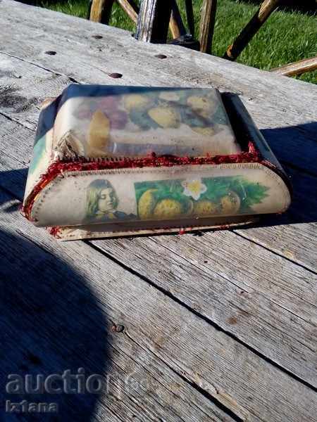 caseta de bijuterii veche cu preț 3.00 BGN | € 1.53 caseta de bijuterii veche cu preț 3.00 BGN | € 1.53