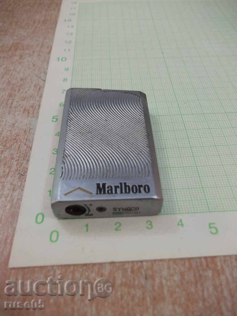 Auction Lighter "Marlboro" gas with soft flame working Auction Lighter "Marlboro" gas with soft flame working