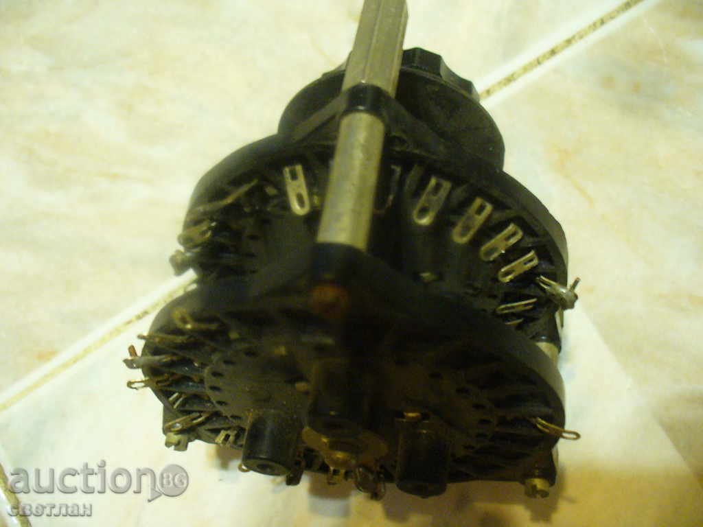 OLD BAKELITE GALETTE KEY - 5 OLD BAKELITE GALETTE KEY - 5