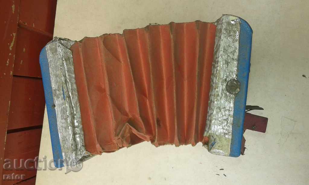 Delivery of Old toy - ACORDEON