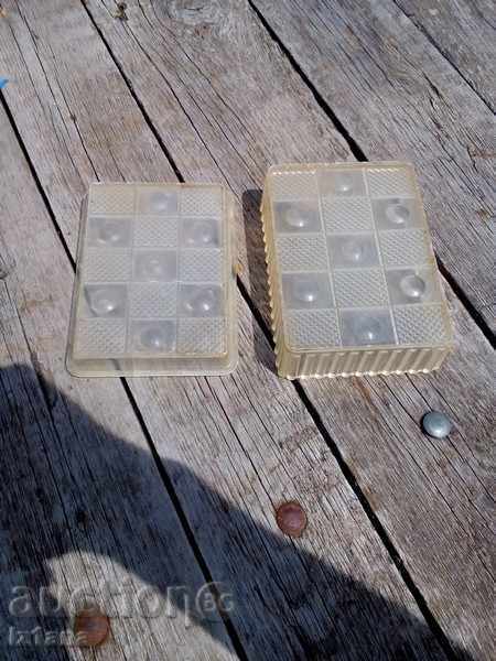 Auction An old plastic box Auction An old plastic box