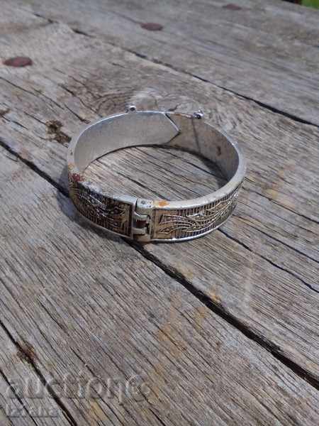 Old bracelet with price 14.00 BGN | € 7.16 Old bracelet with price 14.00 BGN | € 7.16