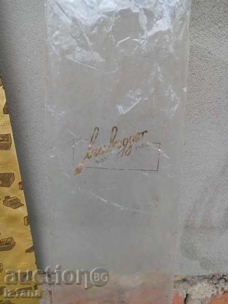 An old tie with price 10.00 BGN | € 5.11 An old tie with price 10.00 BGN | € 5.11