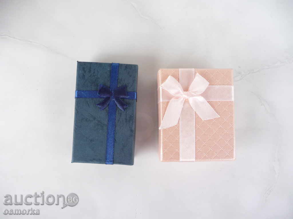 Two small gift boxes blue and pink