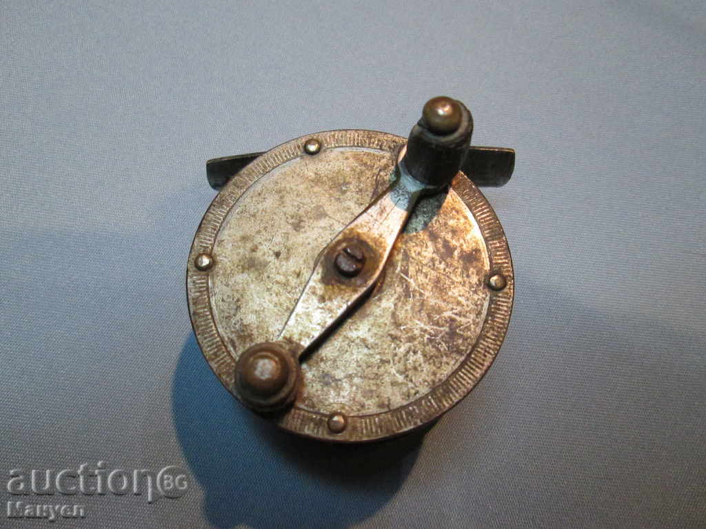 I sell a very old collectible fishing reel. RRRRRRR with price 89.90 BGN | € 45.97 I sell a very old collectible fishing reel. RRRRRRR with price 89.90 BGN | € 45.97