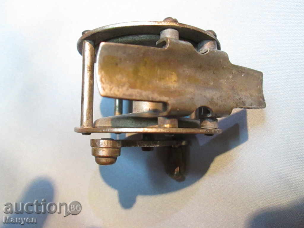 Delivery of I sell a very old collectible fishing reel. RRRRRRR Delivery of I sell a very old collectible fishing reel. RRRRRRR