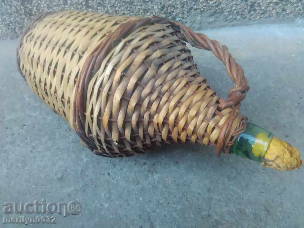 Veche damigeană împletită, butelie, sticlă cu preț € 40.25 | 78.72 BGN