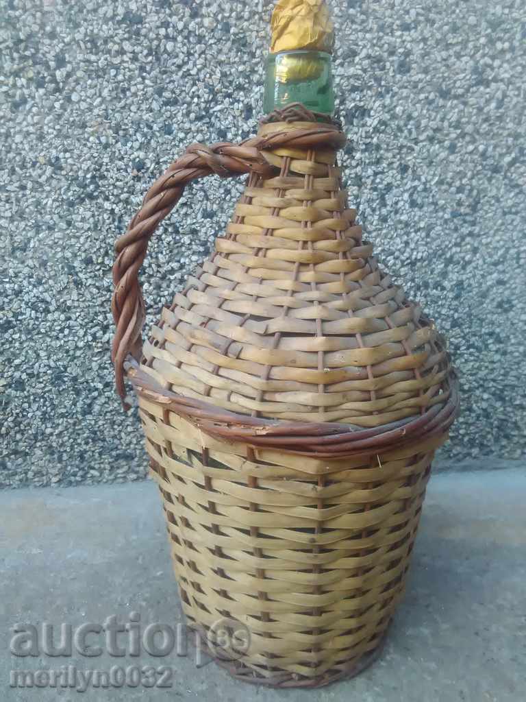 Veche damigeană împletită, butelie, sticlă