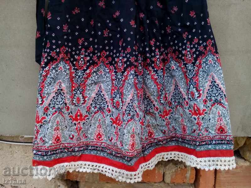 Auction An old lady's skirt Auction An old lady's skirt