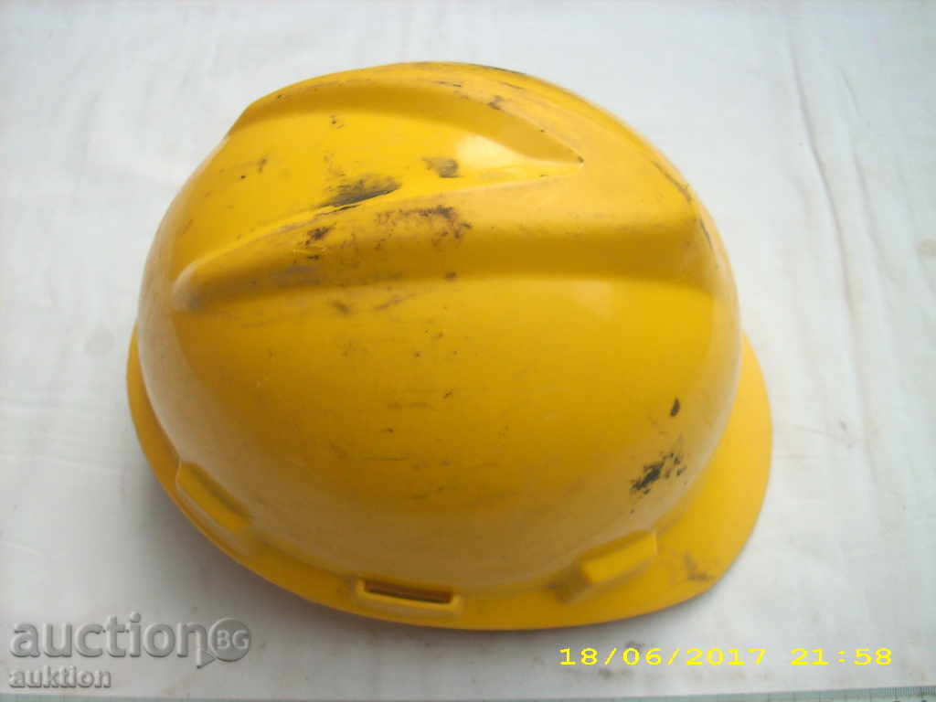 СТАРА КАСКА СТРОИТЕЛНА с цена 3.99 лв. | € 2.04 СТАРА КАСКА СТРОИТЕЛНА с цена 3.99 лв. | € 2.04