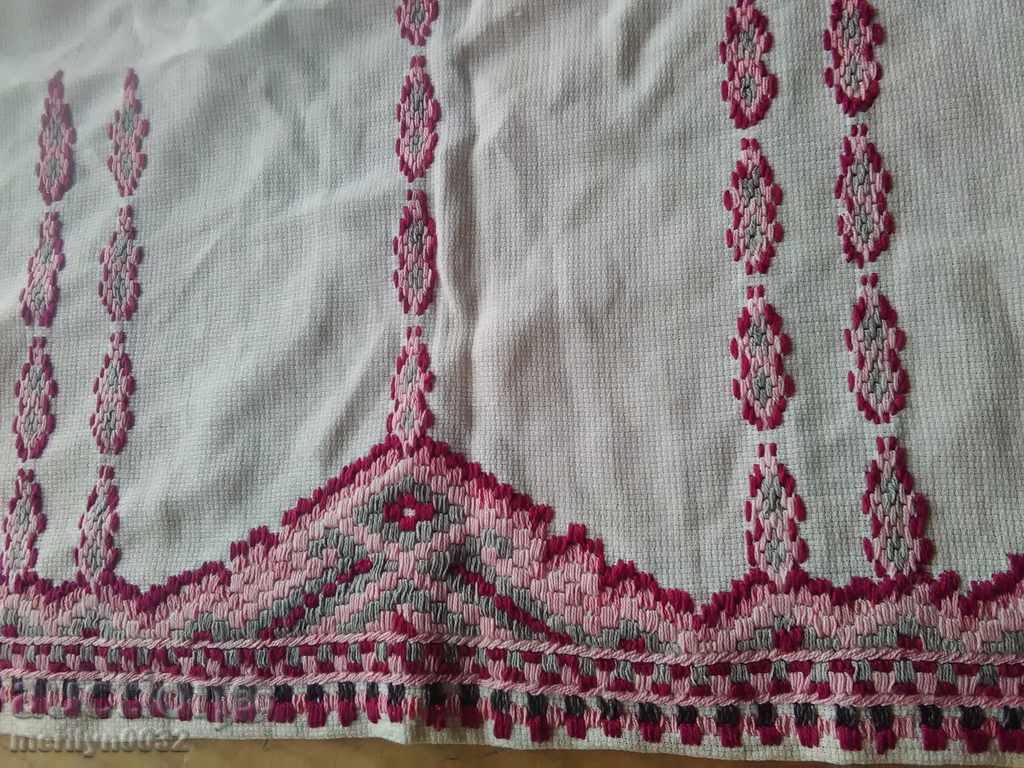 Broderie veche făcută manual, costum de costum, rochie UNICĂ cu preț 38.00 BGN | € 19.43 Broderie veche făcută manual, costum de costum, rochie UNICĂ cu preț 38.00 BGN | € 19.43