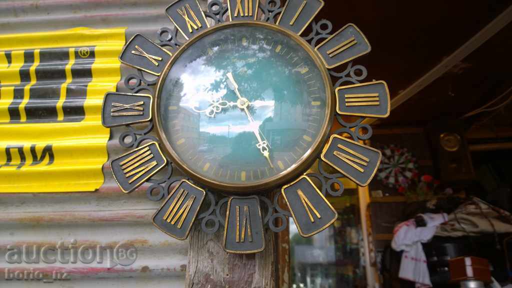 8114. YANTAR WATCH ELECTROMECHANICAL with price 18.00 BGN | € 9.20 8114. YANTAR WATCH ELECTROMECHANICAL with price 18.00 BGN | € 9.20