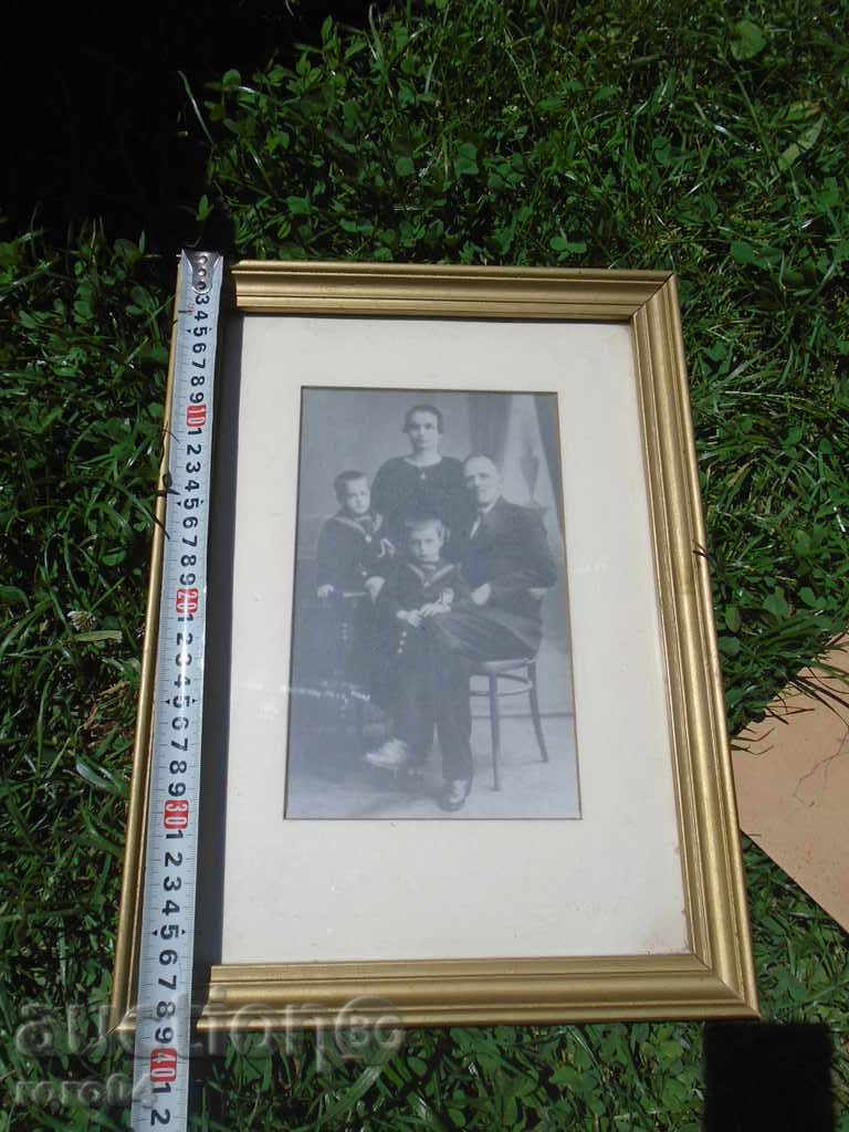 OLD FAMILY PHOTOGRAPHS - 3 ISSUES with price 13.50 BGN | € 6.90 OLD FAMILY PHOTOGRAPHS - 3 ISSUES with price 13.50 BGN | € 6.90