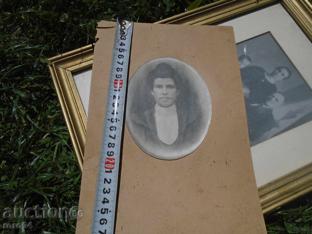 Auction OLD FAMILY PHOTOGRAPHS - 3 ISSUES Auction OLD FAMILY PHOTOGRAPHS - 3 ISSUES