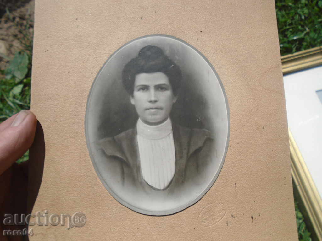 Delivery of OLD FAMILY PHOTOGRAPHS - 3 ISSUES Delivery of OLD FAMILY PHOTOGRAPHS - 3 ISSUES