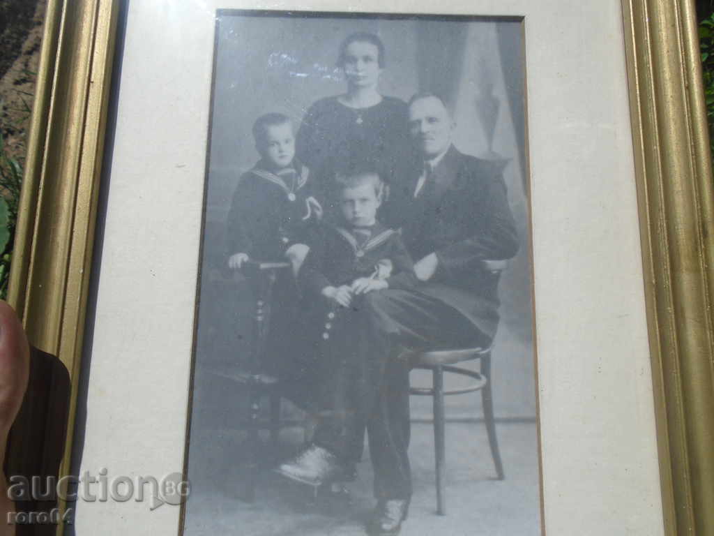 OLD FAMILY PHOTOGRAPHS - 3 ISSUES - 5 OLD FAMILY PHOTOGRAPHS - 3 ISSUES - 5