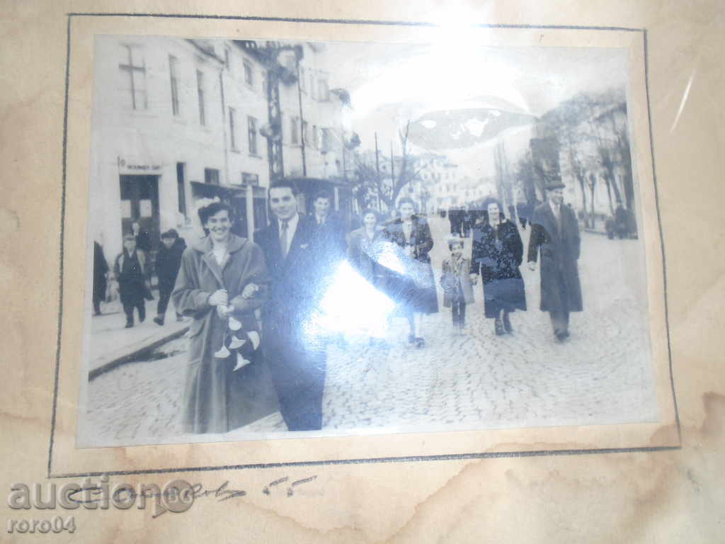 OLD FAMILY PHOTOGRAPHS - 3 ISSUES - 7 OLD FAMILY PHOTOGRAPHS - 3 ISSUES - 7