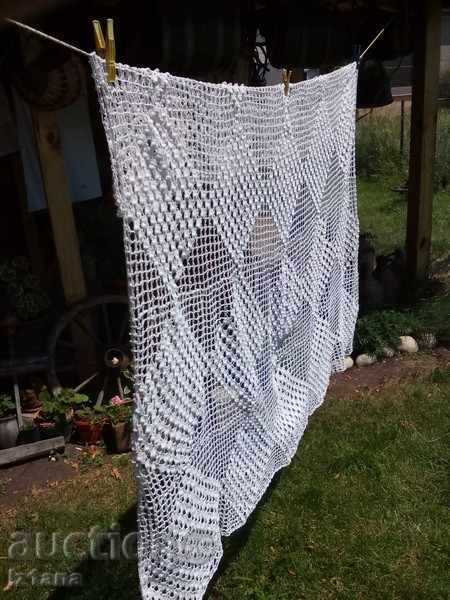 Auction  One-hook table cover