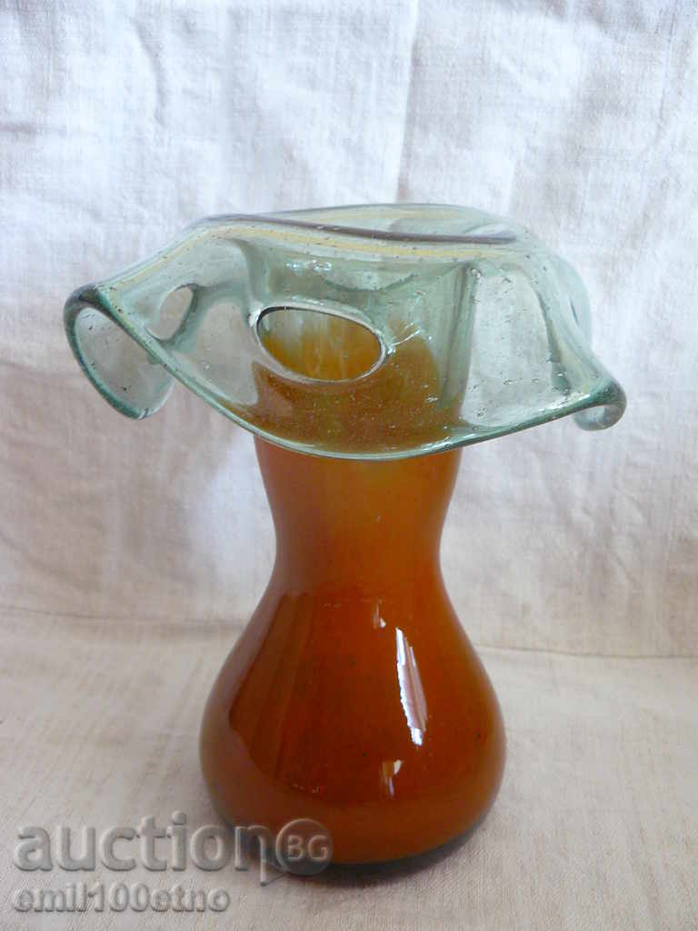 Vaza de sticla colorata fasonata manual