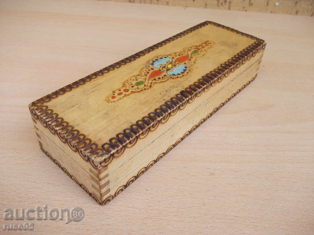 Delivery of Box wood / foam / pyrograph Delivery of Box wood / foam / pyrograph