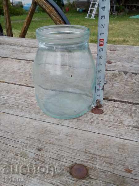 An old jar with price 5.00 BGN | € 2.56 An old jar with price 5.00 BGN | € 2.56