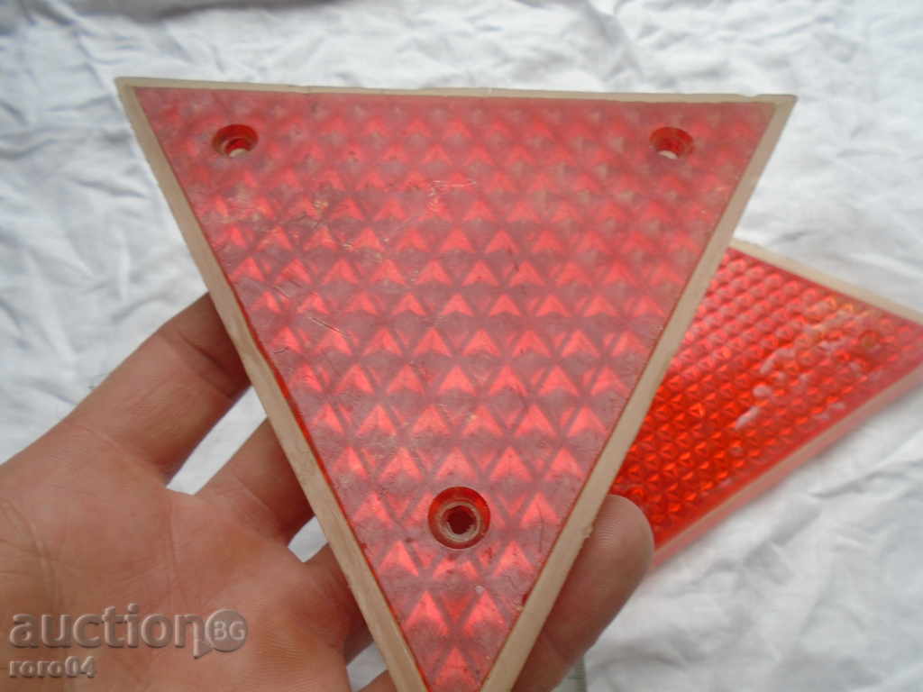 Auction  REFLECTIVE TRIANGLES