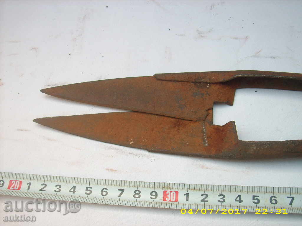 OLD HANGER FOR SHEEPING SHEEP with price 2.99 BGN | € 1.53 OLD HANGER FOR SHEEPING SHEEP with price 2.99 BGN | € 1.53