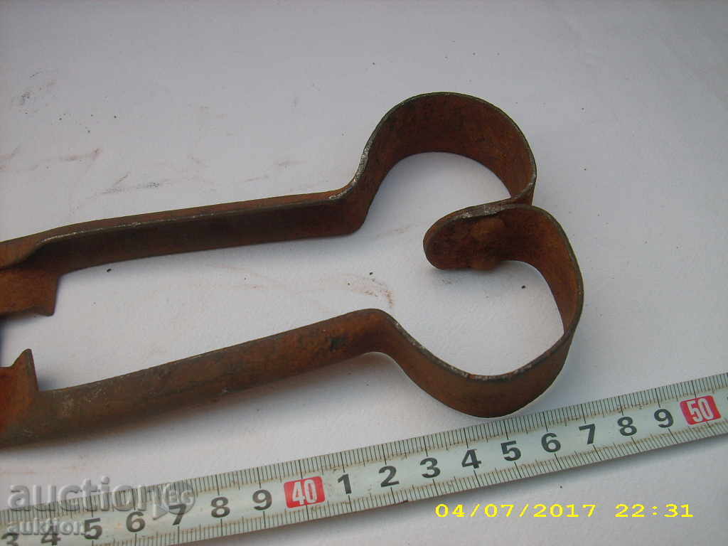 Auction OLD HANGER FOR SHEEPING SHEEP Auction OLD HANGER FOR SHEEPING SHEEP