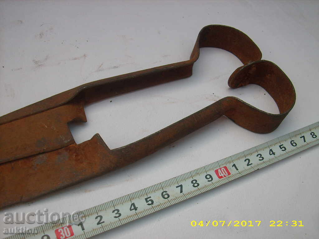 OLD HANGER FOR SHEEPING SHEEP - 6 OLD HANGER FOR SHEEPING SHEEP - 6
