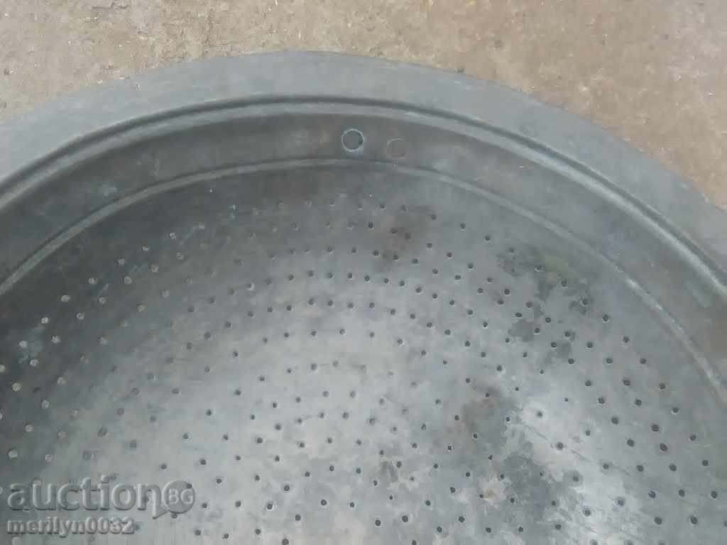 Δημοπρασία Μεταλλικό σκεύος μέλιου σουρωτήρι χάλκινο εβραϊκό δώρο Μοις Λεόν 1932 Δημοπρασία Μεταλλικό σκεύος μέλιου σουρωτήρι χάλκινο εβραϊκό δώρο Μοις Λεόν 1932